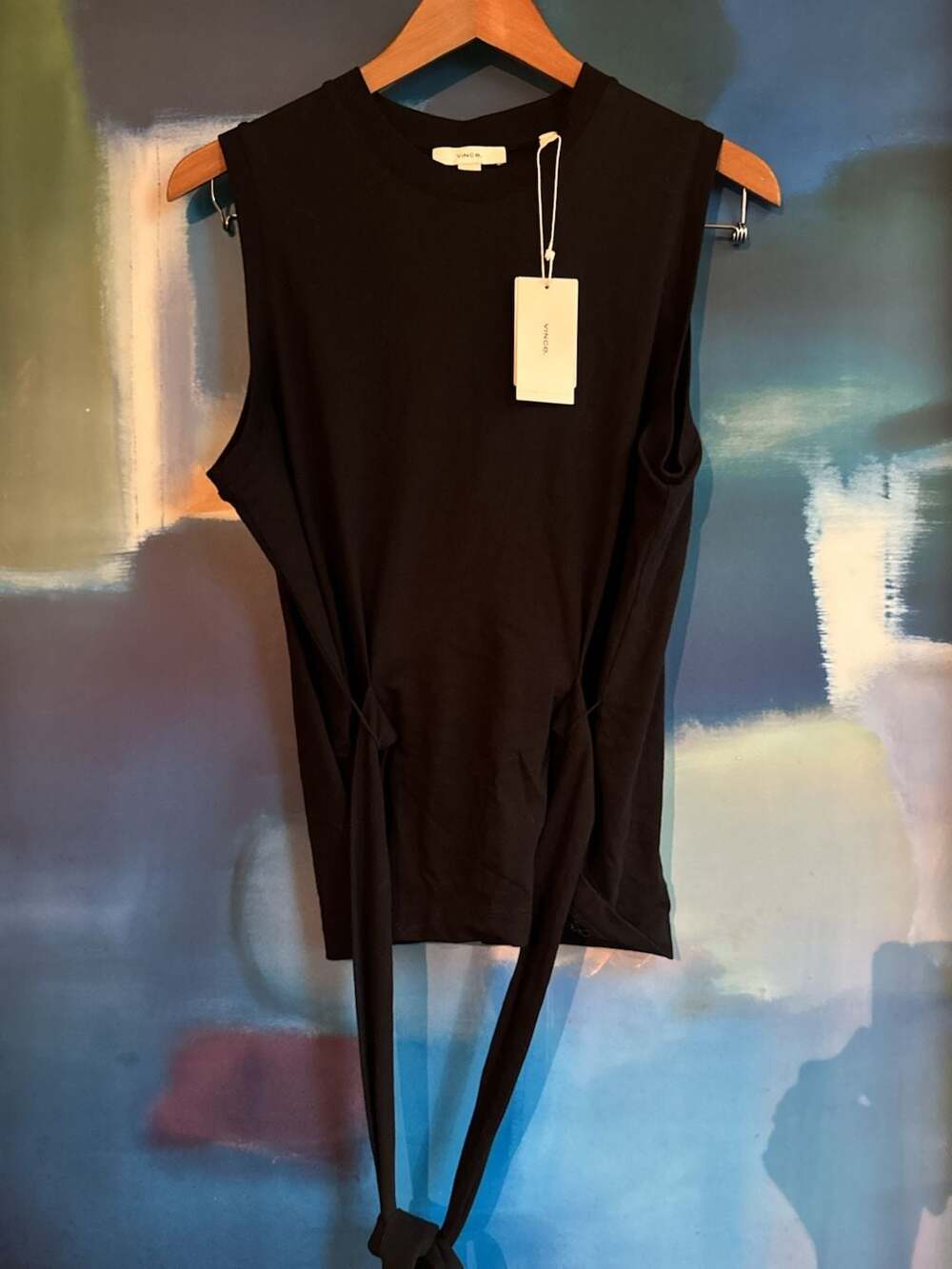 Vince Sleeveless Side-Tie Knot Hem Tank Top in Black